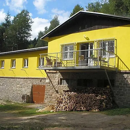 فندق Comfortable In Nedvedice With Private Garden